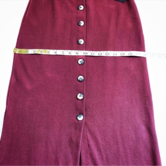 House Of Harlow 1960 Deep Burgundy Knit Midi Skirt With Buttons, Size Medium - Picture 8 of 13